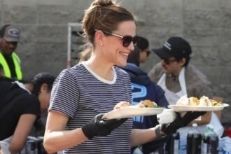 Jennifer Garner Brings Warmth and Heart to Skid Row This Thanksgiving